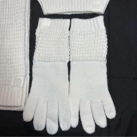 Calvin Klein 3pc Set - Picture 2 of 4